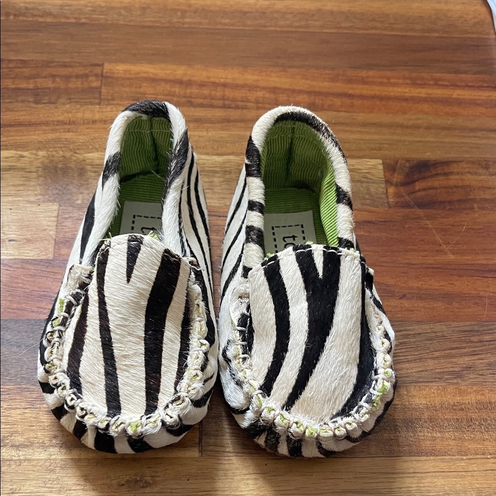 Toss Zebra Stripes Baby Mocasín Shoes.